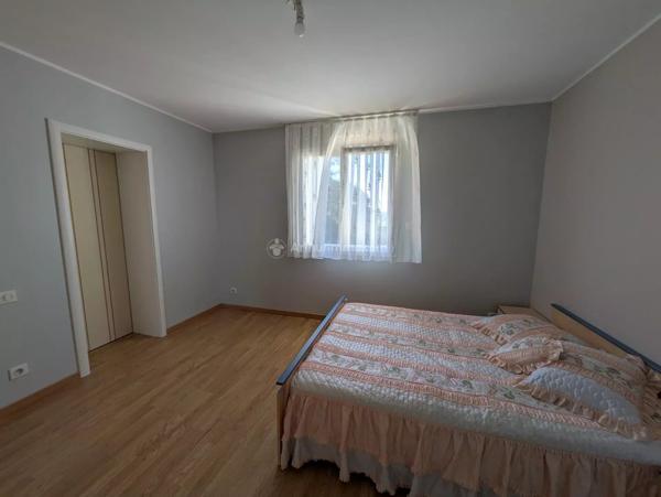 Vente                                                      Maison
                        
                     6 pièces                      181 m2                     à Neufchâteau