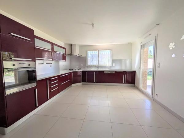 Vente                                                      Maison
                        
                     6 pièces                      181 m2                     à Neufchâteau