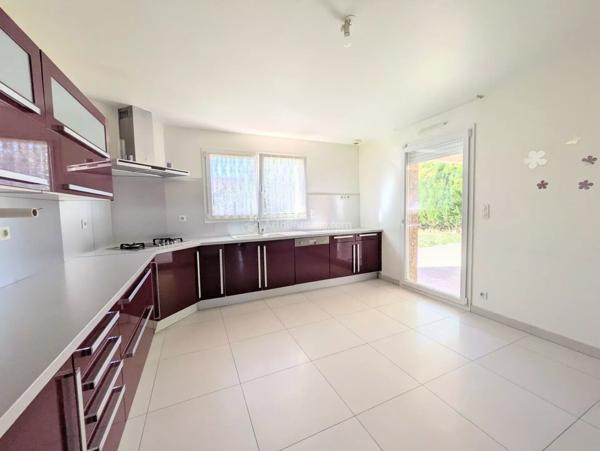 Vente                                                      Maison
                        
                     6 pièces                      181 m2                     à Neufchâteau