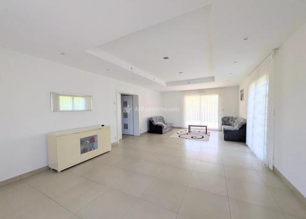 Vente                                                      Maison
                        
                     6 pièces                      181 m2                     à Neufchâteau