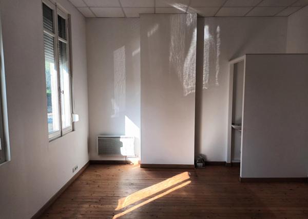 AV 2 lots distincts : Echoppe pierre avec jardin de ville (372000 €) + place de parking indépendante (23000 €) - Talence Médoquine