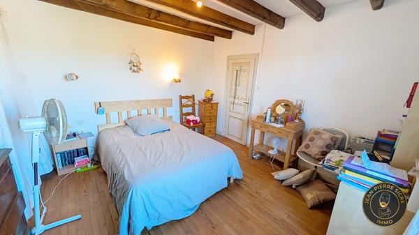 Cintegabelle — Maison de famille de 207 m² sur trois niveaux, cinq chambres, annexes et piscine, terrain clos