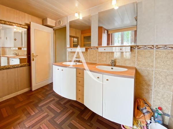 Maison Bois d'Arcy 7 pièce(s) 5 chambres .