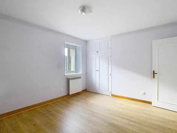 Superbe bâtisse ancienne avec sortie privative