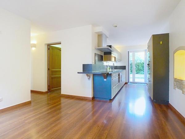 Superbe bâtisse ancienne avec sortie privative