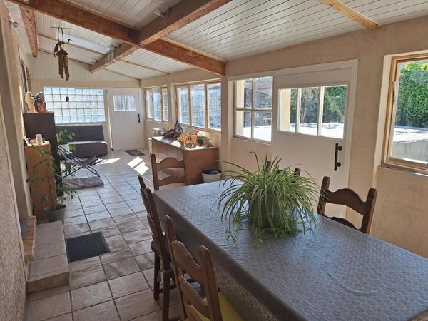 Maison de plain-pied T4 / T5 de 102 m² + véranda 40 m² sur une parcelle de 523 m²