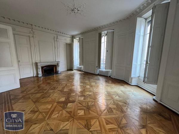 Appartement à louer 7 pièces 226.13m²