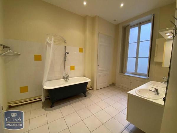 Appartement à louer 7 pièces 226.13m²
