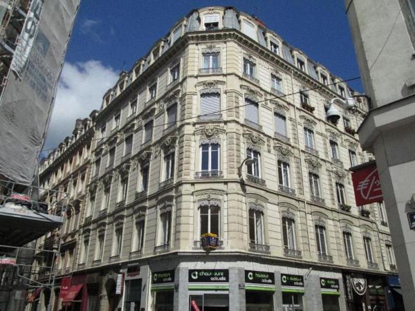 Appartement à louer 7 pièces 226.13m²