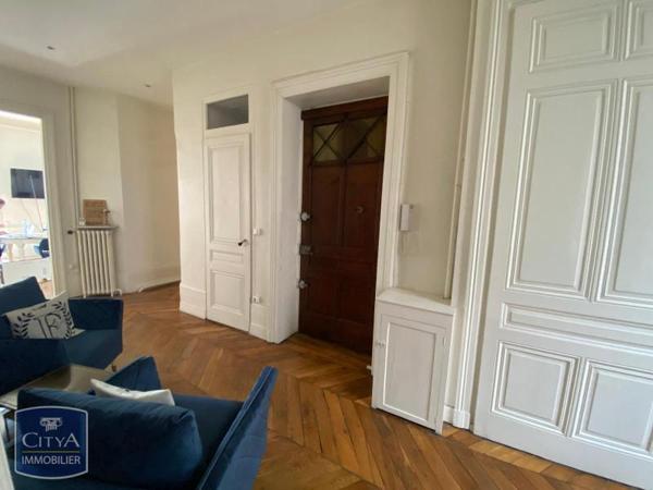 Appartement à louer 7 pièces 226.13m²