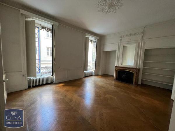 Appartement à louer 7 pièces 226.13m²
