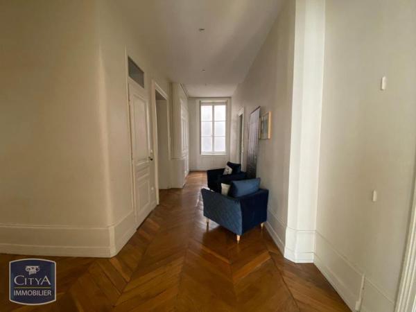 Appartement à louer 7 pièces 226.13m²