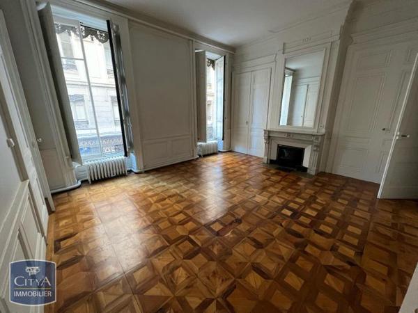 Appartement à louer 7 pièces 226.13m²