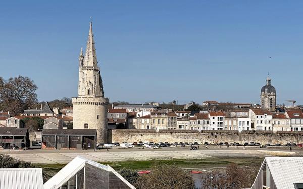 Appartement à vendre    4 pièces • 200,65 m2 La Rochelle