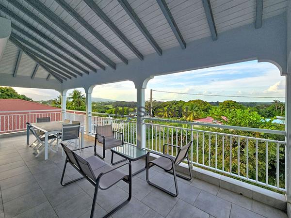 À VENDRE À BAIE-MAHAULT MAISON DE TYPE F4 DE 116 m2 SUR UN TERRAIN DE 986 m2