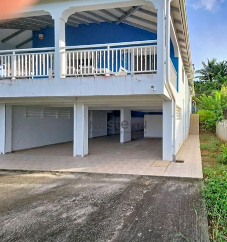 À VENDRE À BAIE-MAHAULT MAISON DE TYPE F4 DE 116 m2 SUR UN TERRAIN DE 986 m2