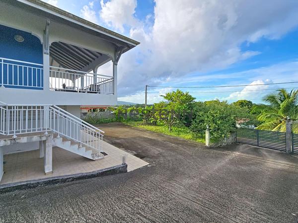 À VENDRE À BAIE-MAHAULT MAISON DE TYPE F4 DE 116 m2 SUR UN TERRAIN DE 986 m2