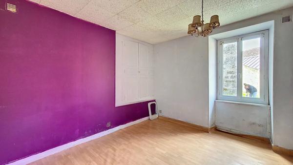 Maison à rénover avec dépendances et jardin