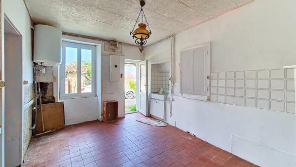 Maison à rénover avec dépendances et jardin
