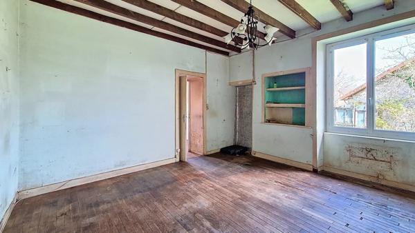 Maison à rénover avec dépendances et jardin