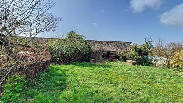 Maison à rénover avec dépendances et jardin