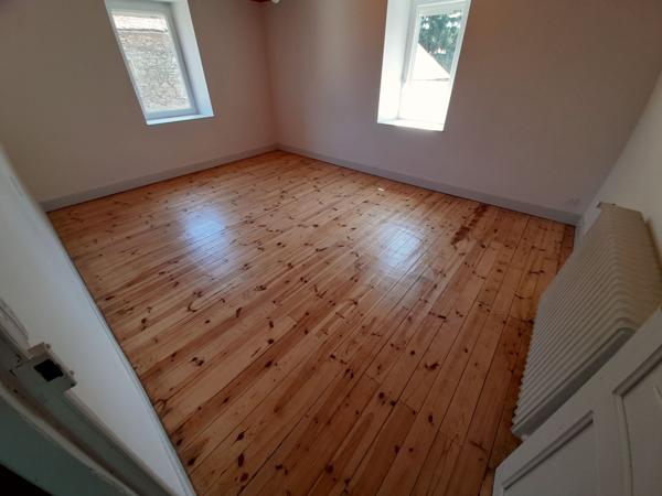 Location
                Corps de ferme153,38 m² - 6 Pièces -
                    COLOMBIES (12240)