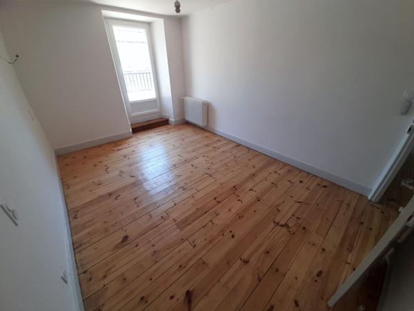 Location
                Corps de ferme153,38 m² - 6 Pièces -
                    COLOMBIES (12240)