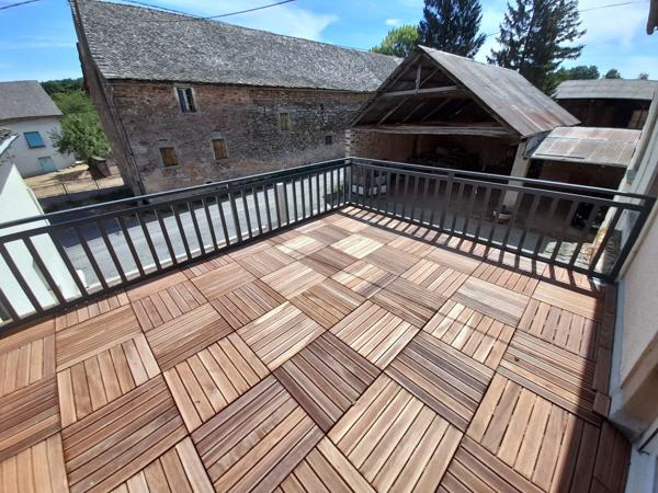 Location
                Corps de ferme153,38 m² - 6 Pièces -
                    COLOMBIES (12240)
