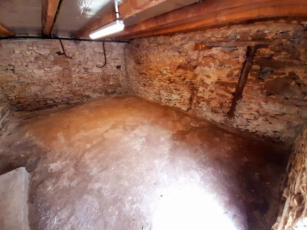 Location
                Corps de ferme153,38 m² - 6 Pièces -
                    COLOMBIES (12240)