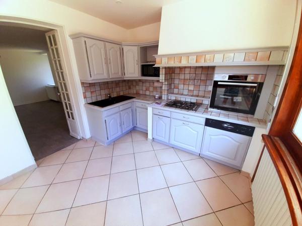 Location
                Corps de ferme153,38 m² - 6 Pièces -
                    COLOMBIES (12240)