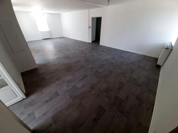 Location
                Corps de ferme153,38 m² - 6 Pièces -
                    COLOMBIES (12240)