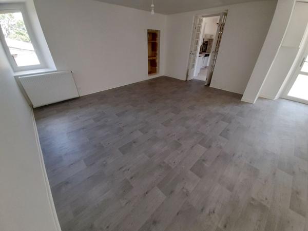 Location
                Corps de ferme153,38 m² - 6 Pièces -
                    COLOMBIES (12240)