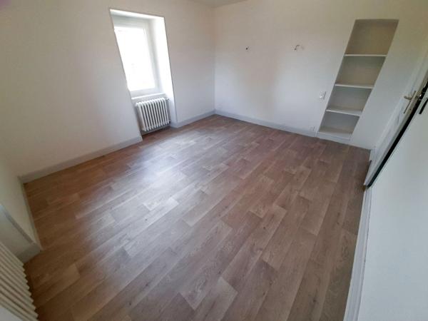 Location
                Corps de ferme153,38 m² - 6 Pièces -
                    COLOMBIES (12240)