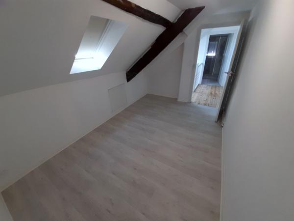Location
                Corps de ferme153,38 m² - 6 Pièces -
                    COLOMBIES (12240)