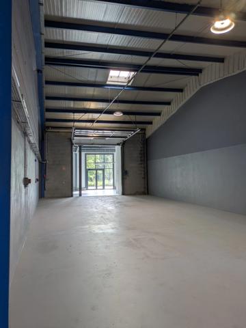 Local commercial à louer proche de CHAMBERY (73)576 m²