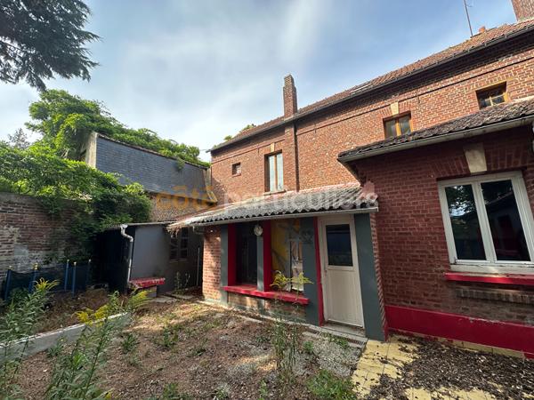 Vente
                Maison158 m² - 8 Pièces -
                    NOYON (60400)