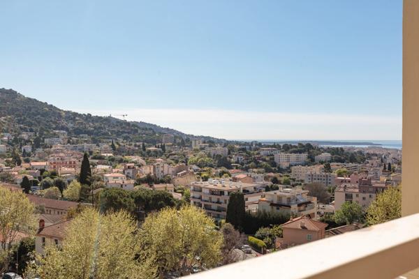 Le Cannet Mairie  beau 3 pièces  rénové avec terrasses vue Mer