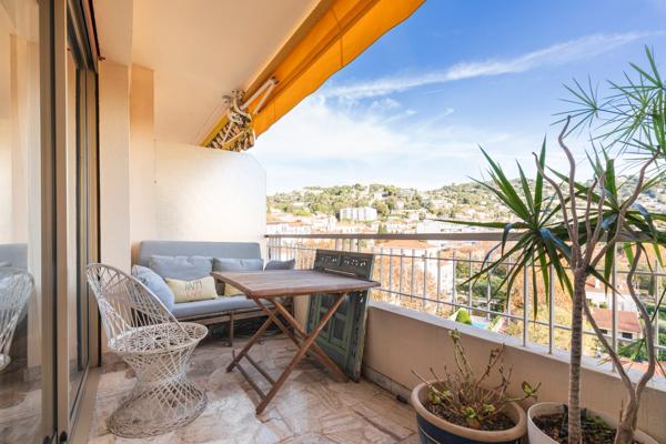 Le Cannet Mairie  beau 3 pièces  rénové avec terrasses vue Mer