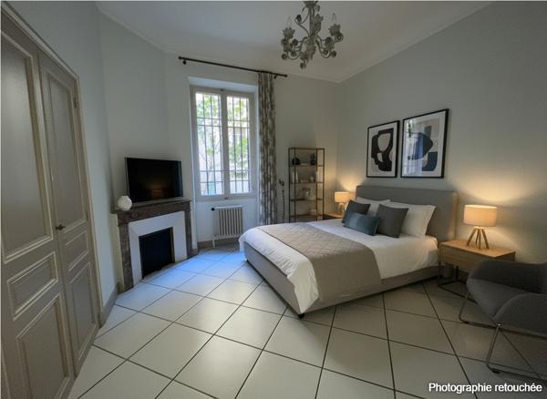 EXCLUSIVITE SUR AVIGNON - BOULEVARD RASPAIL - GRAND APPARTEMENT DE TYPE 4 DE 134 M² HABITABLE AVEC GRANDE CAVE