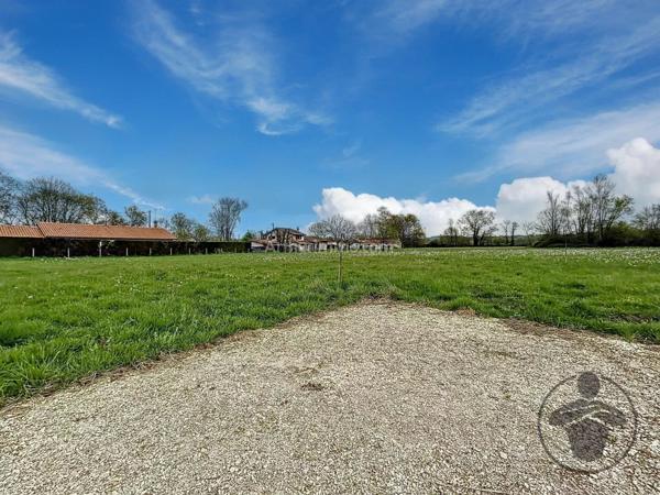 Vente Terrain 1060 m2 à Saint-Médard-de-Guizières