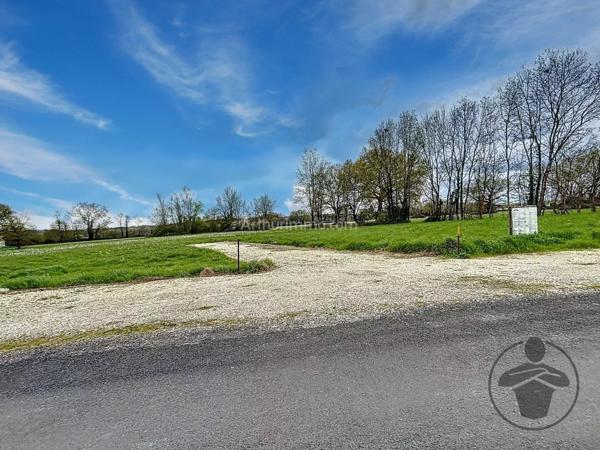 Vente Terrain 1060 m2 à Saint-Médard-de-Guizières
