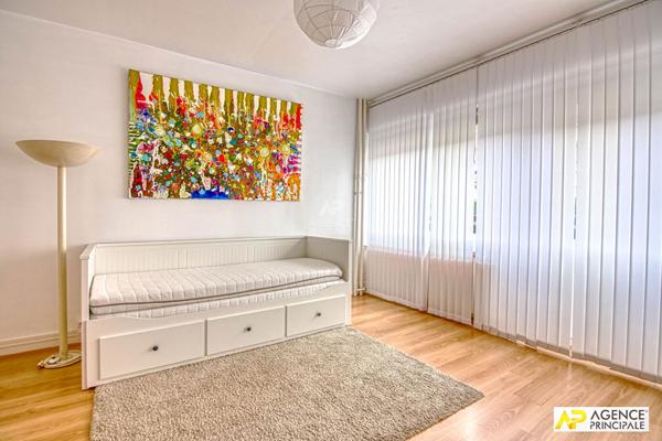 Versailles Rive Droite - Studio 27 m2 - rez de chaussée surélevé avec parking en sous sol €185 000 ** - Référence 27703