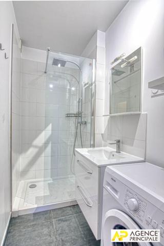 Versailles Rive Droite - Studio 27 m2 - rez de chaussée surélevé avec parking en sous sol €185 000 ** - Référence 27703
