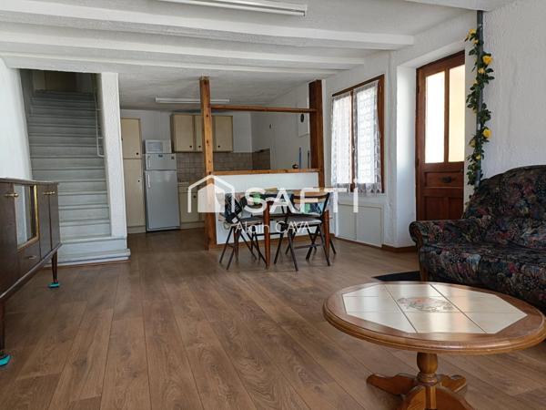 Appartement de 62m²sur 2 niveaux avec jardinet et caves