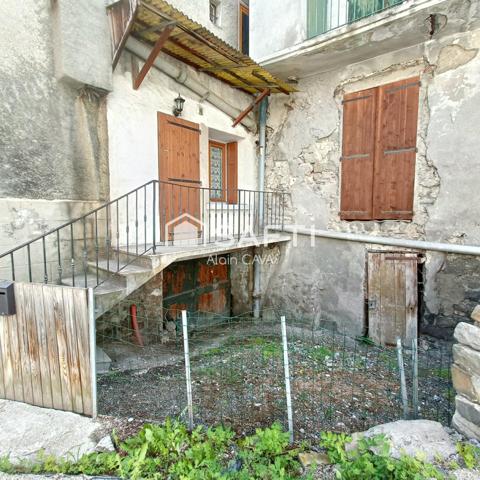 Appartement de 62m²sur 2 niveaux avec jardinet et caves