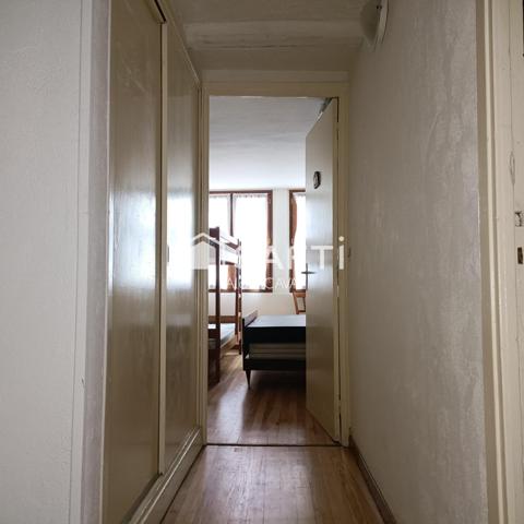 Appartement de 62m²sur 2 niveaux avec jardinet et caves