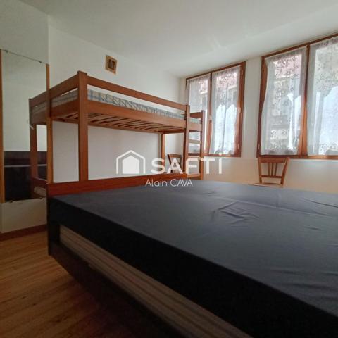 Appartement de 62m²sur 2 niveaux avec jardinet et caves