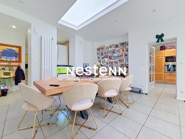 Maison de 220m² , garage 150m², jardin exposé sud. 242 500 euros