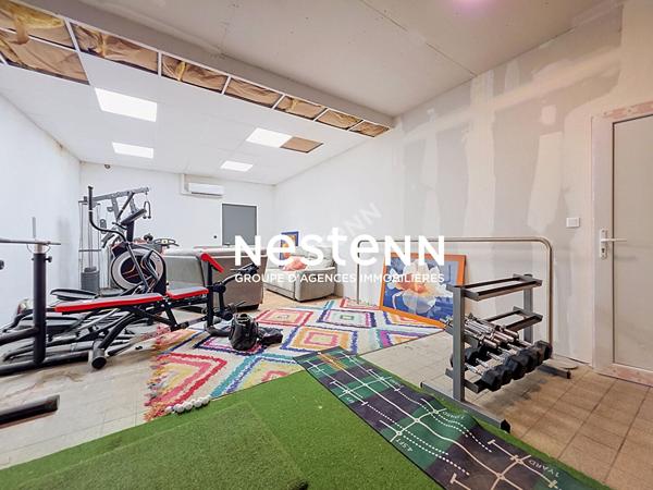 Maison de 220m² , garage 150m², jardin exposé sud. 242 500 euros