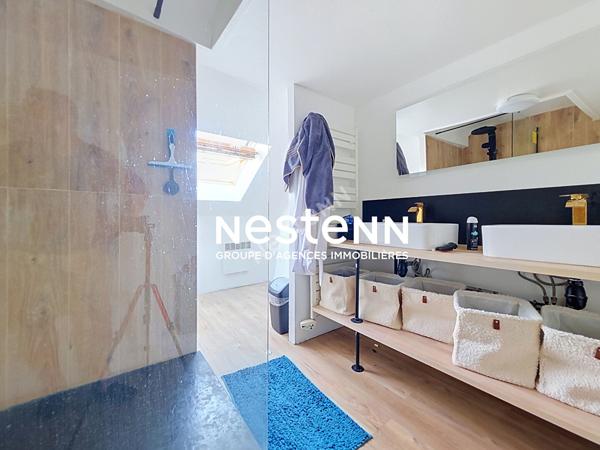 Maison de 220m² , garage 150m², jardin exposé sud. 242 500 euros
